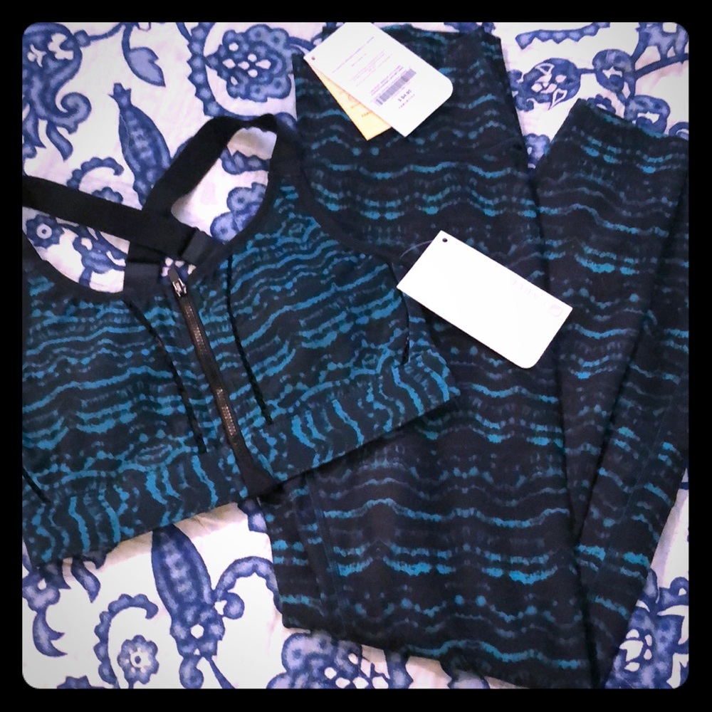 Fabletics Teal/Black Set